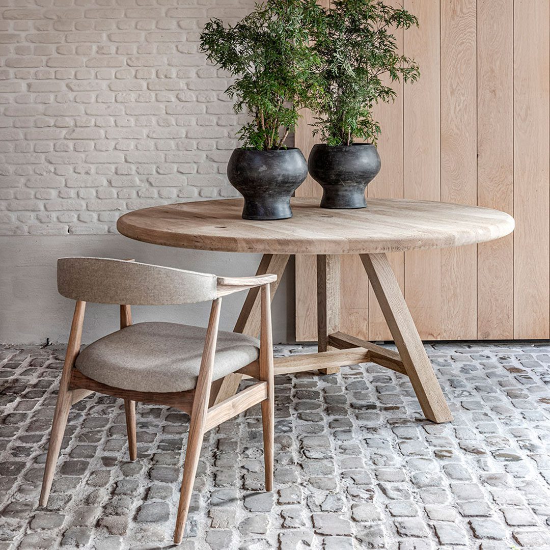 Gommaire indoor french oak furniture round table antoinette G029 OAK Antwerpen f