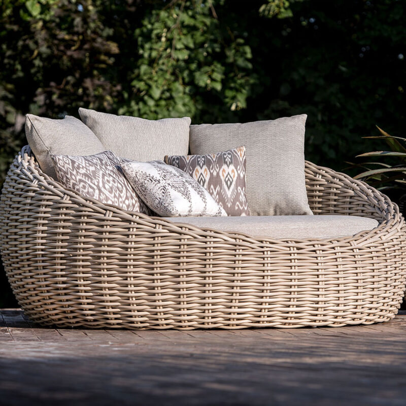 kourtis outdoor daybed bubble living