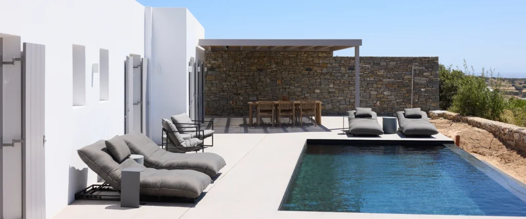 Peri Ergon Paros char