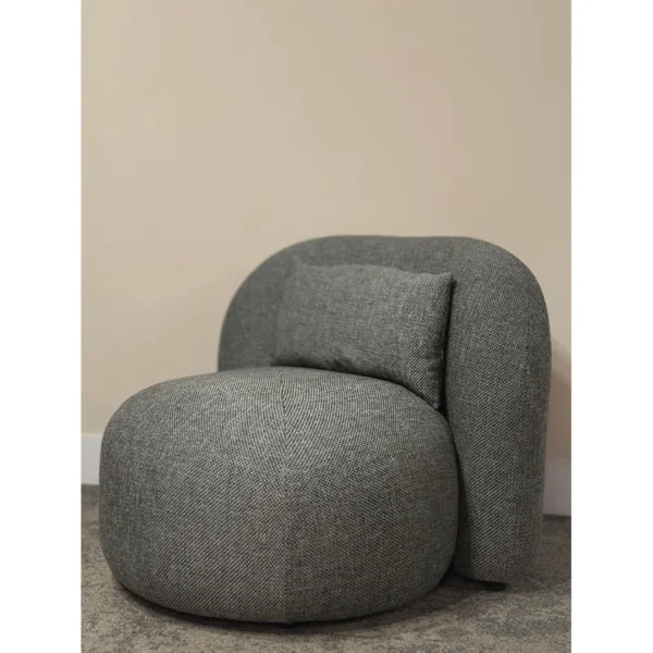 Mollis Armchair 2